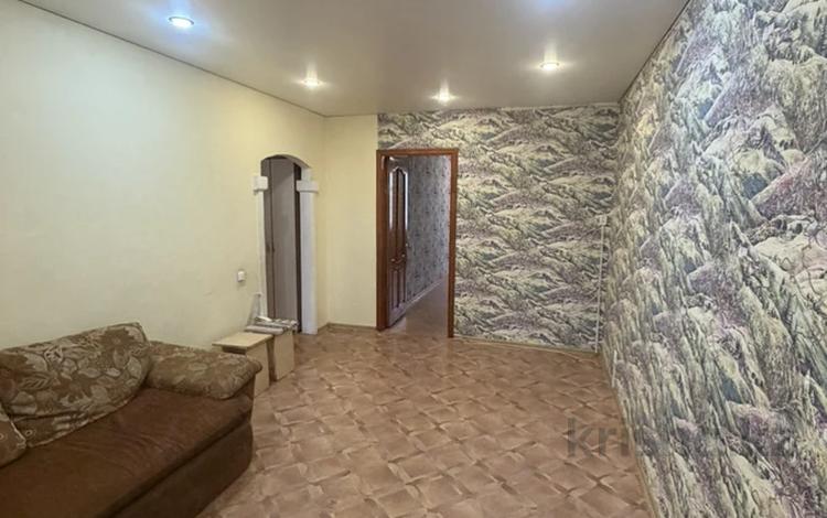 2-комнатная квартира · 45 м² · 5/5 этаж, мкр Айгуль 50 за 11.8 млн ₸ в Уральске — фото 2