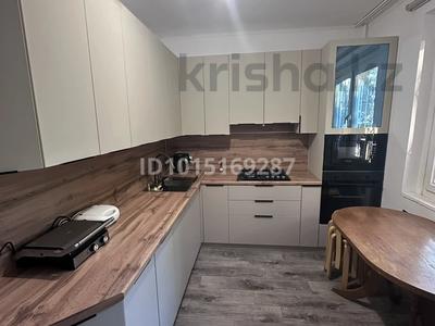2-комнатная квартира · 50 м² · 1/5 этаж, 10 мкр 6 за 21.5 млн ₸ в Аксае