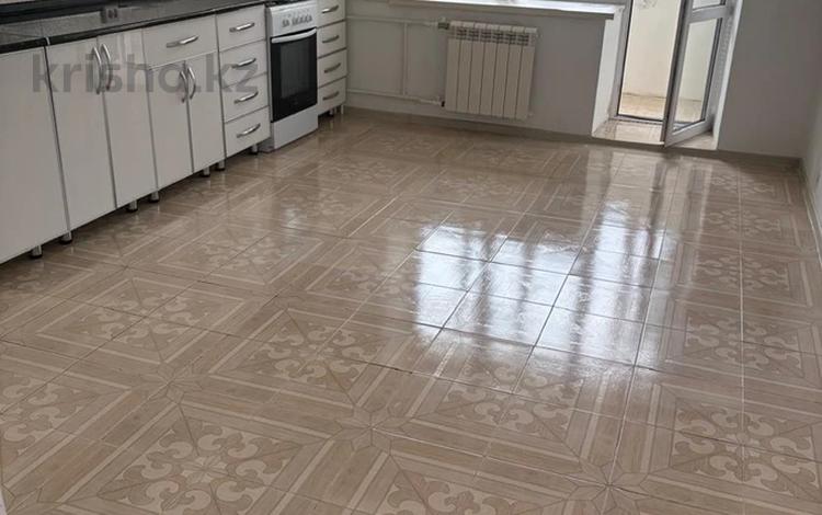 2-бөлмелі пәтер · 80 м² · 3/5 қабат, Алтын орда ш/а. 8, бағасы: 31 млн ₸ в Актобе, мкр. Алтын орда — фото 2