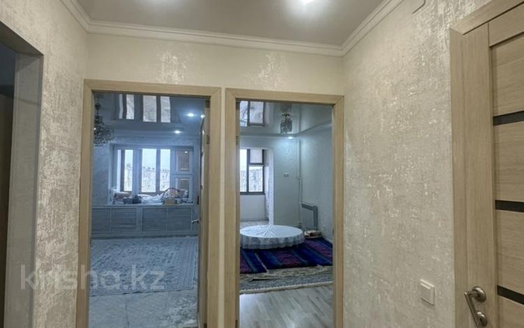 2-комнатная квартира · 49.1 м² · 5/9 этаж, 12-й мкр 66 — 12-шағын аудан – қаланың қақ орталығында орналасқан. Пәтер таза, жаңа жөндеуден өткен (свежий ремонт). Үйдің қасында 2 мектеп пен балабақша бар. Жолға жақын, қатынауға өте ыңғайлы. за 14.3 млн ₸ в Актау — фото 2