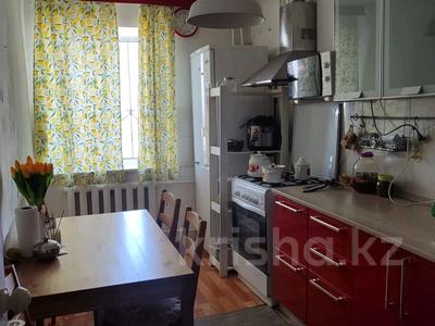3-бөлмелі пәтер · 60 м² · 9/10 қабат, мкр 8, Бр. Жубановых 285, бағасы: 18 млн ₸ в Актобе