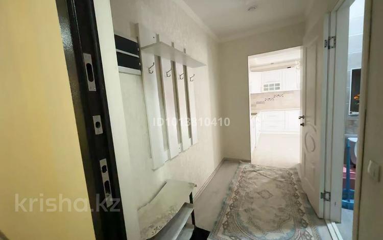 2-бөлмелі пәтер · 46 м² · 9/10 қабат, мкр Аксай-5, улица Бауыржана Момышулы, 25 — Микрорайон Аксай-5, 25 / улица Бауыржана Момышулы, 25, бағасы: 260 000 ₸ в Алматы, Ауэзовский р-н — фото 2