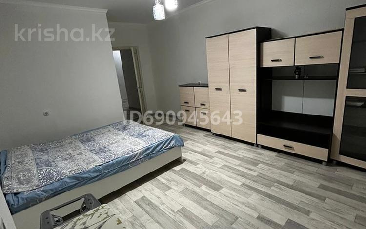 3-бөлмелі пәтер, 72 м², 10/14 қабат тәулігіне, Алматы 13, бағасы: 15 000 〒 в Астане, Есильский р-н — фото 2