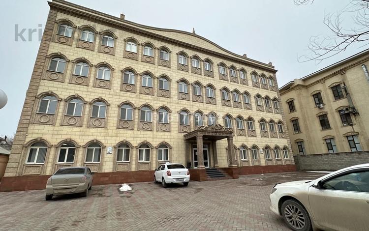 Свободное назначение, офисы, магазины и бутики, склады, общепит, салоны красоты, фитнес и спорт, медцентры и аптеки, образование, развлечения, конференц-залы, кабинеты и рабочие места, студии · 1600 м² за 5.6 млн 〒 в  — фото 2