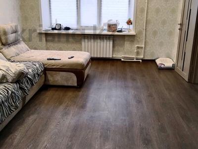 Продажа квартир в Карагандинской обл.: 4-комнатная квартира, 80 м², 2/5 этаж, 18 микрорайон 8 за 20.9 млн 〒 4-комнатная квартира, 80 м², 2/5 этаж, 18 микрорайон 8 за 20.9 млн 〒 в Караганде, Алихана Бокейханова р-н