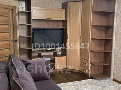 Пәтерлер в Карагандинской обл.: 1-бөлмелі пәтер · 32 м² · 3/5 қабат · ай сайын, Майкудук, Майкудук, 19й микрорайон 44, бағасы: 150 000 〒 1-бөлмелі пәтер · 32 м² · 3/5 қабат · ай сайын, Майкудук, Майкудук, 19й микрорайон 44, бағасы: 150 000 〒 в Караганде, Алихана Бокейханова р-н