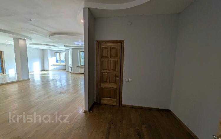 3-бөлмелі пәтер · 175 м² · 2/9 қабат, Фурманова 63, бағасы: 1.1 млн ₸ в Алматы, Медеуский р-н — фото 2