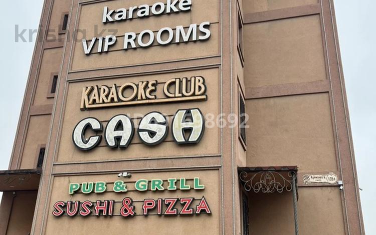 Ресторанный гостиничный комплекс караоке клуб CASH, 1846 м² за ~ 1.4 млрд 〒 в Атырау, мкр Ардагер — фото 2