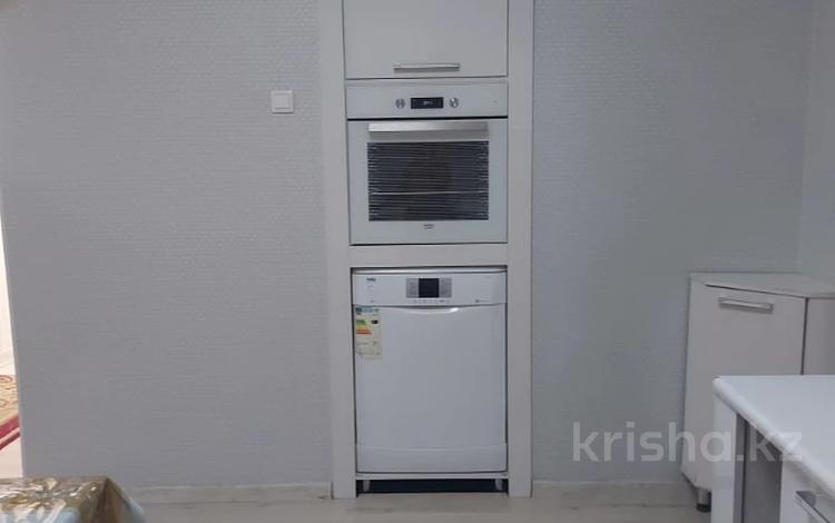 2-бөлмелі пәтер · 74 м² · 7/12 қабат, Шұғыла ш/а., Жуалы, бағасы: 34.5 млн ₸ в Алматы, Наурызбайский р-н — фото 2