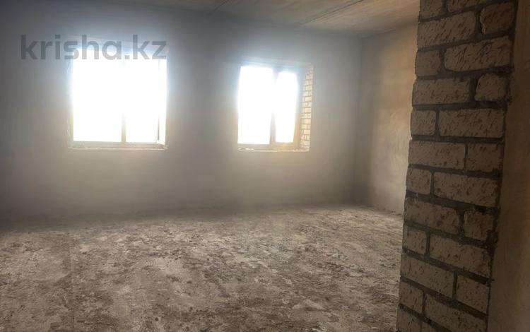 3-комнатная квартира · 106.9 м² · 1/5 этаж, мкр. Алтын орда за 15.5 млн ₸ в Актобе — фото 2