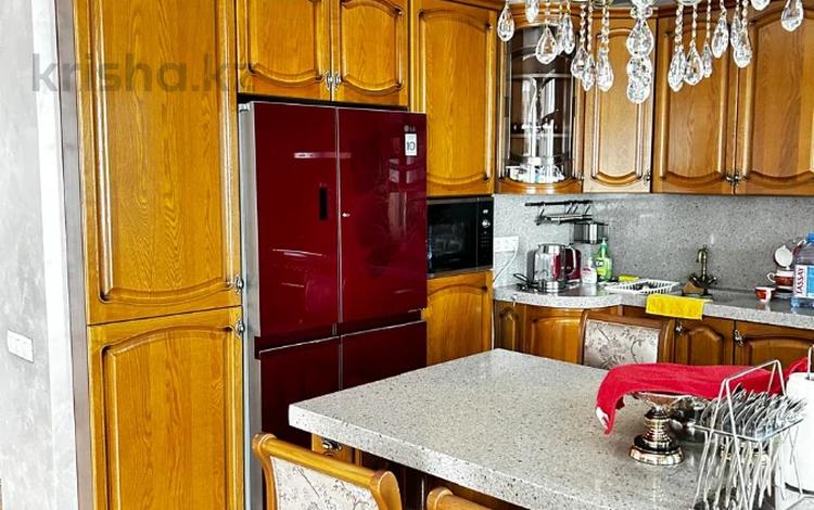 9-комнатная квартира · 450 м² · 3/5 этаж, Керей-Жәнібек хандар — Луганского за 250 млн ₸ в Алматы, Медеуский р-н — фото 189