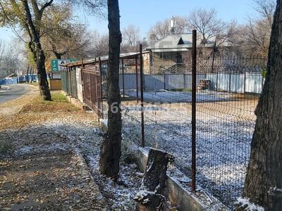 Жер телімі · 6 сотық, Аксайская 314 — Вверхней трассы Жандосова 34. возле детской больницы "Айболит"., бағасы: 35 млн ₸ в Алматы, Наурызбайский р-н