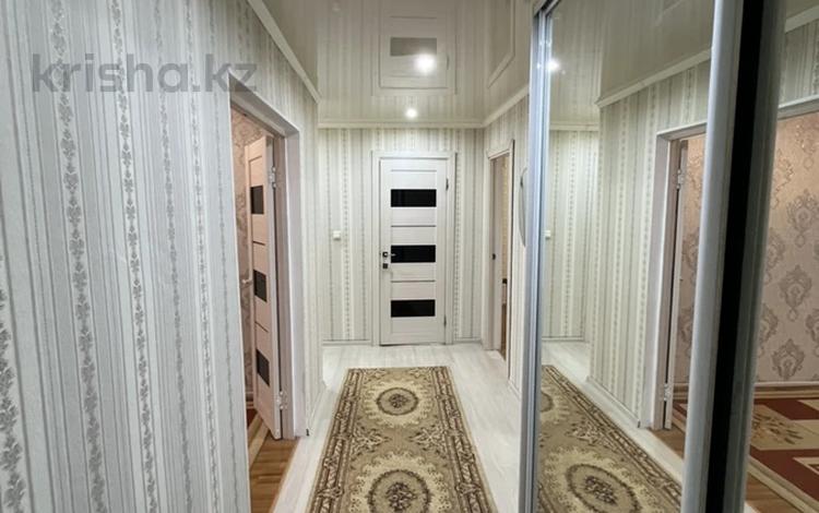 3-комнатная квартира · 71.2 м² · 1/5 этаж, Джамбула за 25.5 млн ₸ в Уральске — фото 2