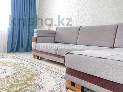 2-бөлмелі пәтер · 54.5 м² · 3/5 қабат, Нұрсая ш/а. 61 — Предлагаю вашему вниманию комфортабельную, чистую 2 - комнатную квартиру в перспективной части города Нурсая. 5-10 минутах езды от дома Аэропорт, Ледовый дворец, Теннисный центр, Центр Абая, APEC College, школа НИШ, областная библиотека, до Ж/Д вокзала на автомобиле 15/20 минут. В квартире имеется: Безлимитный wi-fi, телевизор, утюг с гладильной доской, стиральная машина, тефаль, посуды, чистые полотенца и постельные принадлежности. Курить строго запрещено! После 22:00 не шуметь! Условия заселения начинается с 14:00, выезд до 12:00. При заселении с собой иметь удостоверение. звоните в любое время, работаем 24/7. Добро пожаловать! Кез-келген уақытта телефон соқсаңыздар болады. 24/7 жұмыс жасаймыз. Қош келдіңіздер!, бағасы: 13 000 ₸ в Атырау, мкр Нурсая