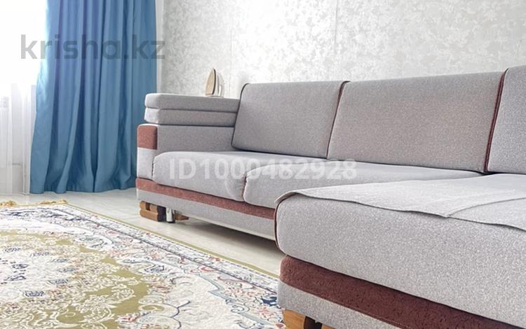 2-бөлмелі пәтер · 54.5 м² · 3/5 қабат, Нұрсая ш/а. 61 — Предлагаю вашему вниманию комфортабельную, чистую 2 - комнатную квартиру в перспективной части города Нурсая. 5-10 минутах езды от дома Аэропорт, Ледовый дворец, Теннисный центр, Центр Абая, APEC College, школа НИШ, областная библиотека, до Ж/Д вокзала на автомобиле 15/20 минут. В квартире имеется: Безлимитный wi-fi, телевизор, утюг с гладильной доской, стиральная машина, тефаль, посуды, чистые полотенца и постельные принадлежности. Курить строго запрещено! После 22:00 не шуметь! Условия заселения начинается с 14:00, выезд до 12:00. При заселении с собой иметь удостоверение. звоните в любое время, работаем 24/7. Добро пожаловать! Кез-келген уақытта телефон соқсаңыздар болады. 24/7 жұмыс жасаймыз. Қош келдіңіздер!, бағасы: 13 000 ₸ в Атырау, мкр Нурсая — фото 11