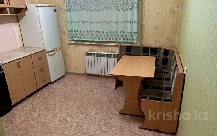 1-бөлмелі пәтер, 42 м², 1/3 қабат, кошкарбаева 101, бағасы: 10 млн 〒 в Кокшетау — фото 2