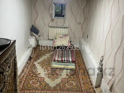1 бөлме · 12 м² · 1/1 қабат, мкр Акбулак, Қасым Шарипова — Райымбек, бағасы: 65 000 ₸ в Алматы, Алатауский р-н