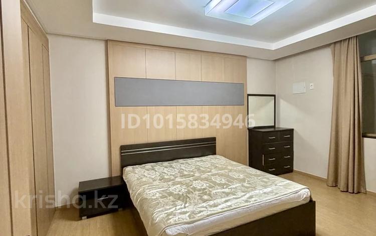 3-комнатная квартира · 100 м² · 8/18 этаж, Кошкарбаева 10 за 500 000 ₸ в Астане, Сарайшык р-н — фото 2