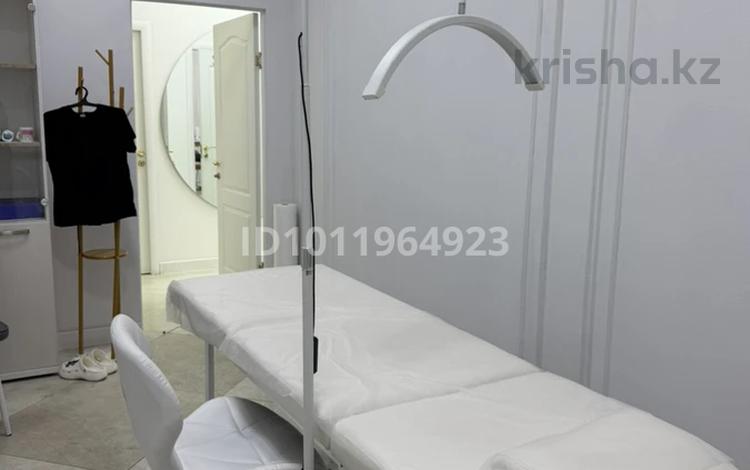 Салоны красоты, медцентры и аптеки, кабинеты и рабочие места · 12 м² за 200 000 ₸ в Алматы, Бостандыкский р-н — фото 2