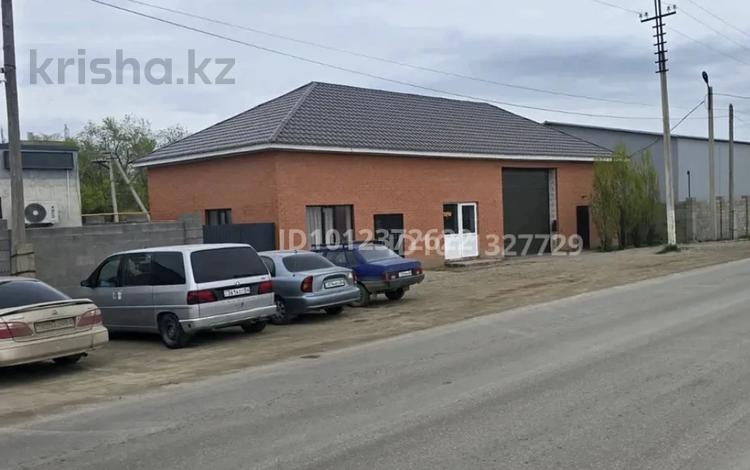 Өнеркәсіптік база · 10 сотық, мкр Шанхай 50 — Санкибая Пожарского, бағасы: 50 млн ₸ в Актобе — фото 2