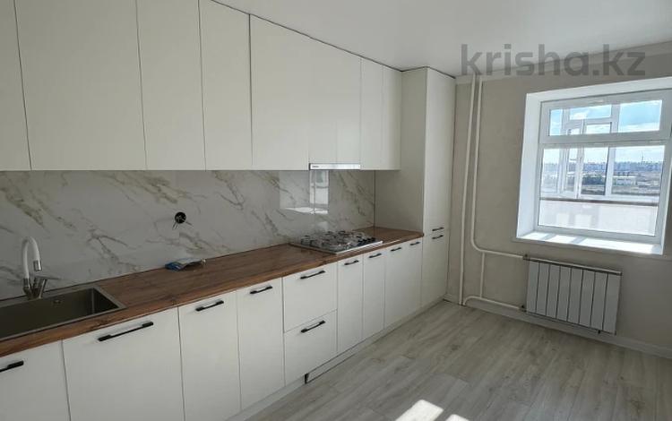 2-комнатная квартира, 58.1 м², 8/9 этаж, микр. Алтын Орда за 21 млн 〒 в Актобе — фото 2