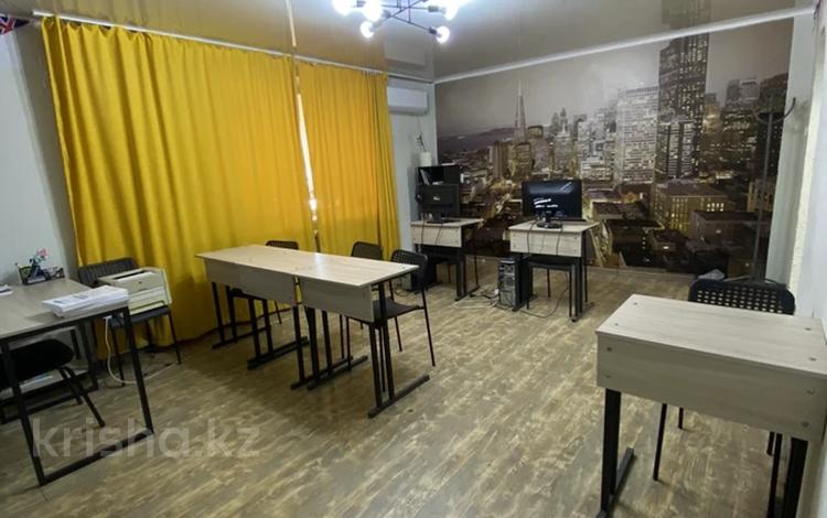Офисы, образование, конференц-залы, кабинеты и рабочие места, студии · 65 м² за 200 000 ₸ в Талдыкоргане — фото 2