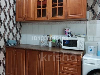 4-комнатная квартира · 60 м² · 4/5 этаж, мкр Мынбулак 36 — Базардың қасы, мектеп , садик жанында за 160 000 〒 в Таразе