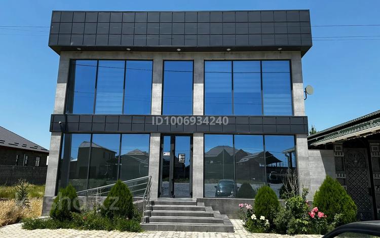 Офисы, магазины и бутики, склады, салоны красоты, медцентры и аптеки, образование, кабинеты и рабочие места · 123 м² за 500 000 〒 в Шымкенте, Каратауский р-н — фото 2