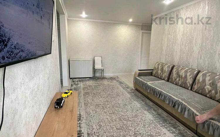 3-комнатная квартира, 60 м², 5/5 этаж, Каржаубайулы за 28 млн 〒 в Семее — фото 2