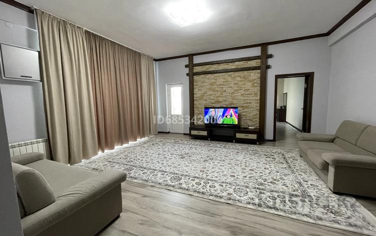 2-бөлмелі пәтер · 85 м² · 11/16 қабат, мкр Самал-1 29, бағасы: 500 000 ₸ в Алматы, Медеуский р-н — фото 2