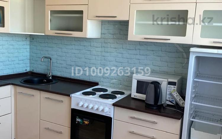2-бөлмелі пәтер · 54 м² · 10/10 қабат, Степной 4 ш/а., бағасы: 200 000 ₸ в Караганде, Казыбек би р-н — фото 2