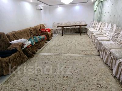 4-комнатный дом помесячно, 80 м², 4 сот., 2 мкр 30 за 180 000 〒 в Талдыкоргане