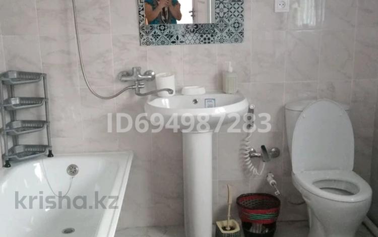 Жеке үй · 2 бөлме · 87.5 м², Жибек жолы 2кв3, бағасы: 25 000 ₸ в Бурабае — фото 2