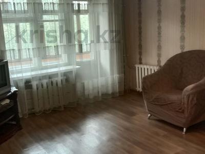 2-комнатная квартира, 59 м², 4/5 этаж помесячно, Дулатова 143 за 100 000 〒 в Семее