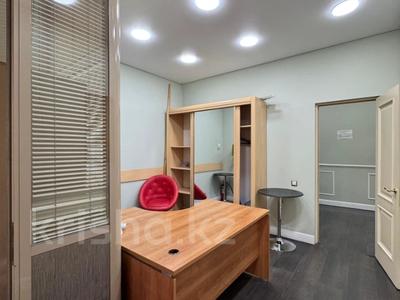 Свободное назначение, офисы, магазины и бутики, салоны красоты, медцентры и аптеки, образование, развлечения, конференц-залы, кабинеты и рабочие места, студии · 165 м² за 1.7 млн 〒 в Алматы, Бостандыкский р-н
