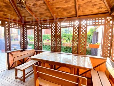 Отдельный дом · 7 комнат · 300 м² · 1 сот., Муканова45 14 — Возле Отау 3 за 115 млн 〒 в Караганде, Казыбек би р-н