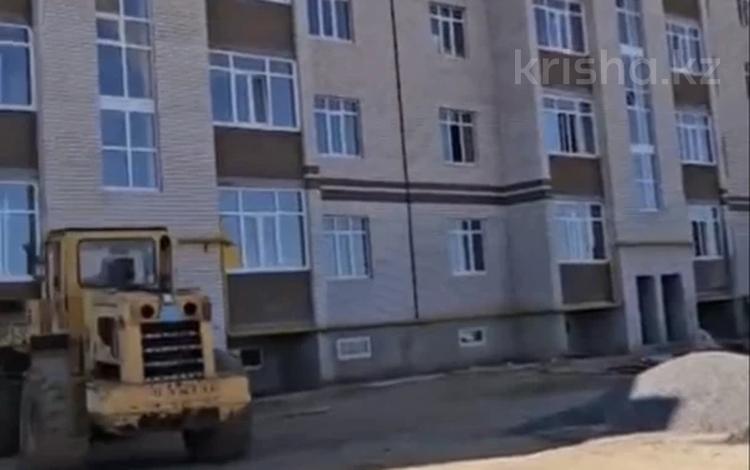 2-бөлмелі пәтер · 70.9 м² · 1/5 қабат, мкр. Алтын орда, Батыс-2 251В, бағасы: 11.5 млн ₸ в Актобе — фото 2