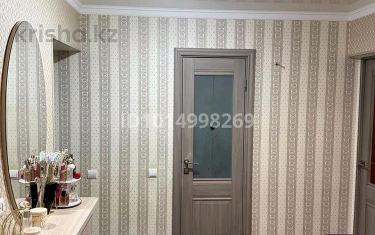 3-бөлмелі пәтер · 60 м² · 2/5 қабат, Кердери 122 — 7 школа, бағасы: 25 млн ₸ в Уральске, мкр Школьник — фото 2