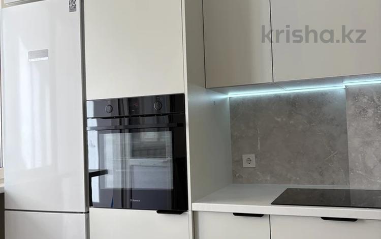 3-комнатная квартира · 93 м² · 3/9 этаж, Д. Кунаева 35/1 за 400 000 ₸ в Астане, Есильский р-н — фото 2