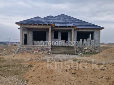 Отдельный дом · 6 комнат · 215 м² · 9 сот., мкр Бектобе, Жаңа құрылыс 7 11 за 20 млн 〒 в Таразе