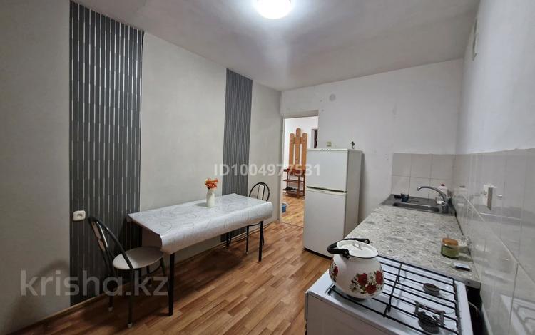 1-бөлмелі пәтер · 42 м² · 2/9 қабат, мкр 4 38 — Жигули жақта, бағасы: 8 000 ₸ в Уральске — фото 2