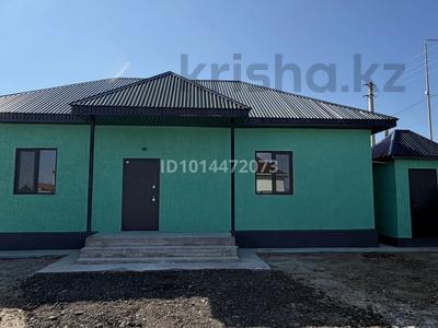 Отдельный дом · 3 комнаты · 90 м² · 8 сот., мкр Байтак-2, 21 15 за 18.5 млн ₸ в Атырау