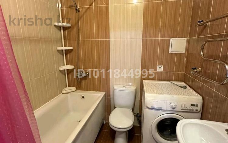 2-комнатная квартира · 64.6 м² · 10/12 этаж, ул. Толе би 273/5 за 45 млн ₸ в Алматы, Алмалинский р-н — фото 2
