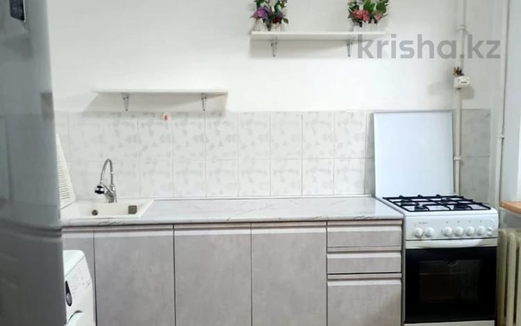 1-комнатная квартира · 42 м² · 1/5 этаж, мкр Кадыра Мырза-Али за 120 000 ₸ в Уральске — фото 2