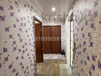 2-комнатная квартира · 44 м² · 4/5 этаж, Майкудук, 17й микрорайон 50 за 10.5 млн 〒 в Караганде, Алихана Бокейханова р-н