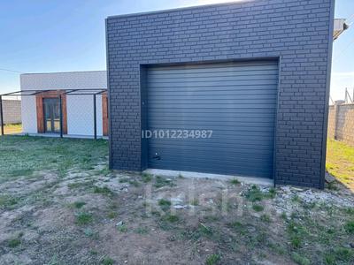 Отдельный дом · 4 комнаты · 180 м², Жагалау 108 за 40 млн ₸ в Караоткеле
