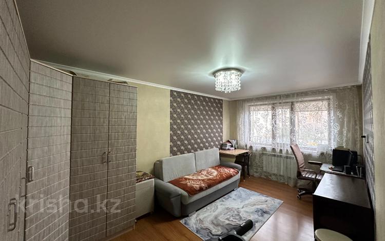 3-комнатная квартира · 61.8 м² · 5/5 этаж, мкр Юго-Восток, Муканова 6/3 — Муканова 6/3 за 21 млн ₸ в Караганде, Казыбек би р-н — фото 2