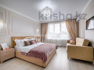 1-комнатная квартира, 50 м², 5/15 этаж посуточно, проспект Абая 165/1 — Тургут Озала за 18 000 〒 в Алматы, Алмалинский р-н