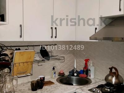 3-бөлмелі пәтер · 58 м² · 1/5 қабат, мкр Тастак-2 — 34 гимназия, бағасы: 300 000 ₸ в Алматы, Алмалинский р-н
