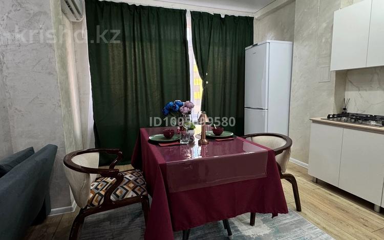 1-комнатная квартира · 40 м², мкр Центральный, 26/2 2 за 220 000 ₸ в Атырау — фото 2